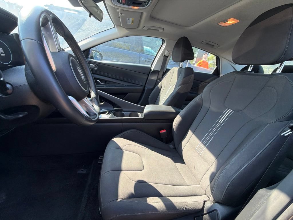Used 2025 Hyundai Elantra SEL FWD image 19