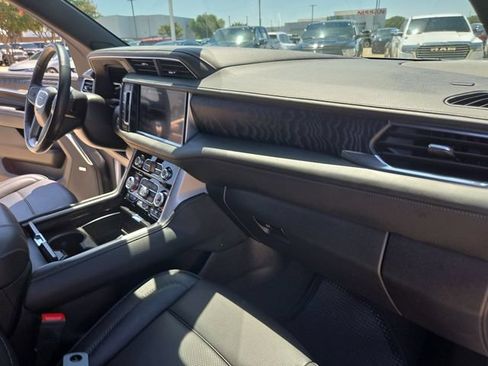 Used 2022 GMC Yukon XL Denali RWD image 27