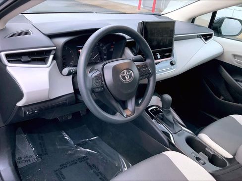 Used 2025 Toyota Corolla LE w/ Convenience Package image 17
