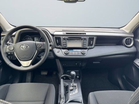 Used 2018 Toyota RAV4 XLE AWD/4WD image 10