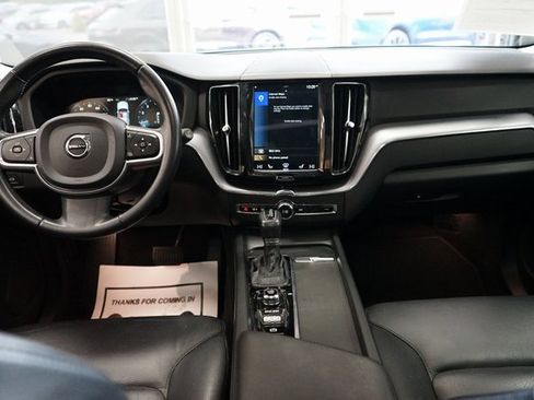 Used 2020 Volvo XC60 T5 Momentum image 41