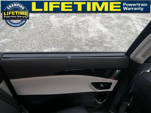 Used 2024 Kia Carnival SX image 30