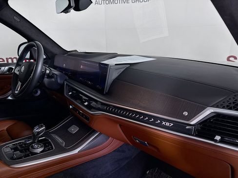 Used 2025 BMW ALPINA XB7 AWD/4WD image 32