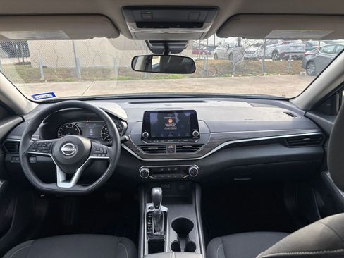 Used 2025 Nissan Altima 2.5 SV image 33