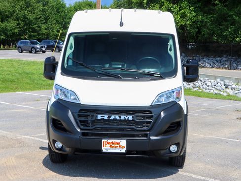 Used 2024 RAM ProMaster 2500 w/ Convenience Group FWD image 4