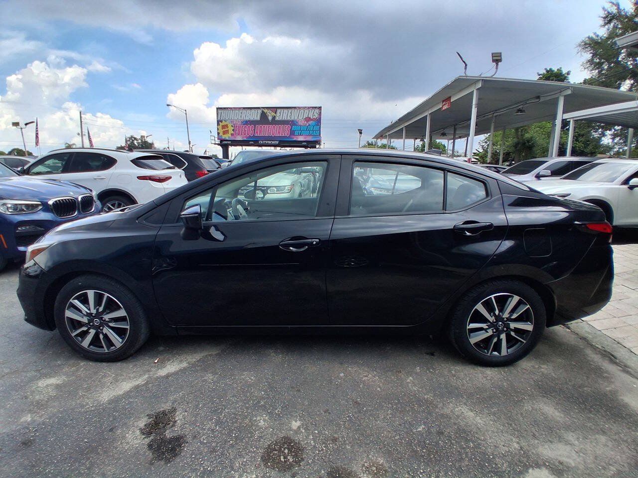 Used 2021 Nissan Versa SV FWD image 3