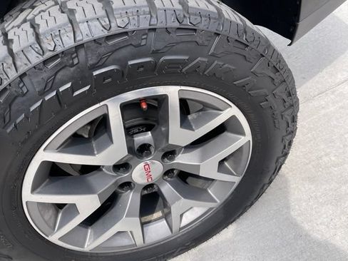 Used 2018 GMC Yukon Denali w/ Denali Ultimate Package AWD/4WD image 8