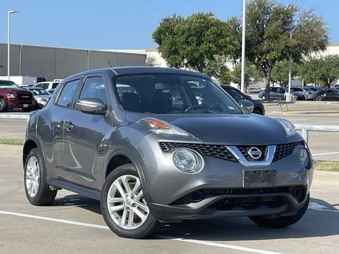 Used 2017 Nissan Juke S FWD image 2