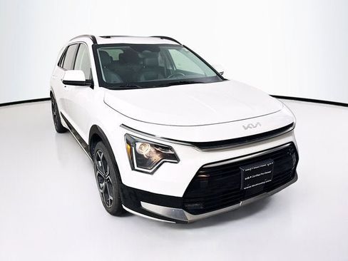 Certified 2023 Kia Niro EX Touring image 3