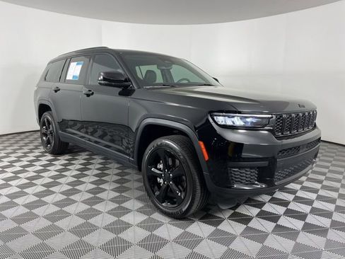 Used 2023 Jeep Grand Cherokee L Laredo RWD image 3