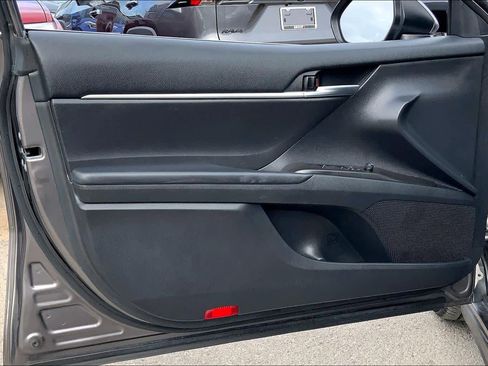 Used 2022 Toyota Camry SE image 20