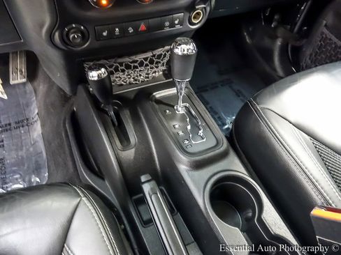 Used 2015 Jeep Wrangler Unlimited Sahara image 17