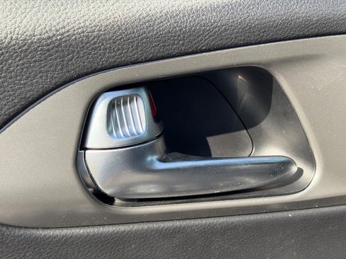 Used 2025 Chrysler Pacifica Select FWD image 20