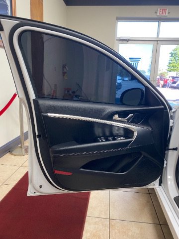 Used 2025 Genesis G70 2.5T RWD image 8