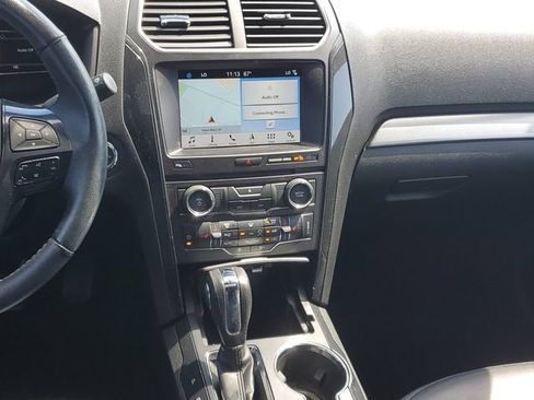 Used 2018 Ford Explorer XLT w/ Equipment Group 202A AWD/4WD image 15