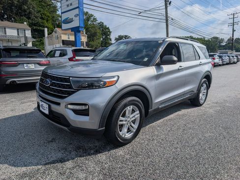 Certified 2020 Ford Explorer XLT w/ Equipment Group 202A AWD/4WD image 2