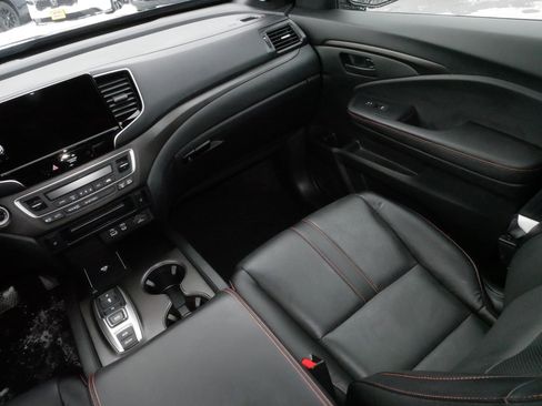 Used 2025 Honda Ridgeline TrailSport image 11