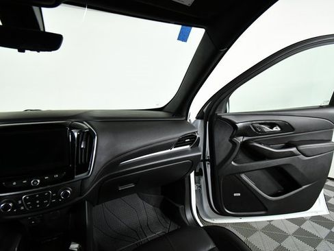 Used 2023 Chevrolet Traverse RS image 20
