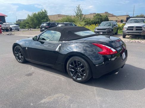 Used 2017 Nissan 370Z Touring RWD image 5