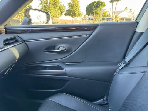 Used 2019 Lexus ES 350 image 16