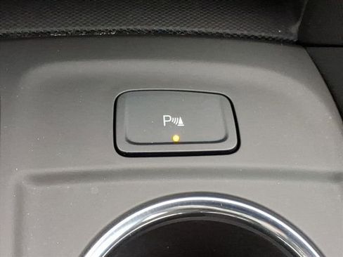 Used 2023 Chevrolet Equinox LT image 24