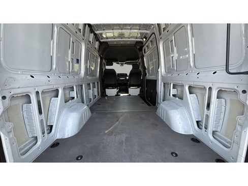 Used 2025 Mercedes-Benz Sprinter 2500 image 33