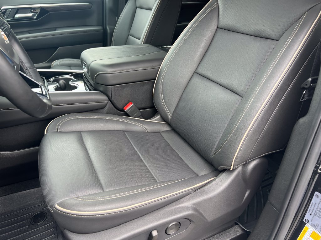 Used 2026 Chevrolet Tahoe Premier AWD/4WD image 11