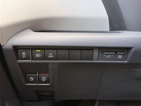 Used 2022 Toyota Sienna Limited AWD/4WD image 30