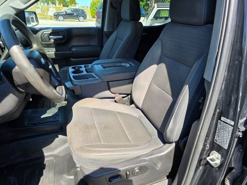 Used 2019 Chevrolet Silverado 1500 W/T w/ Z71 Off-Road Package AWD/4WD image 11