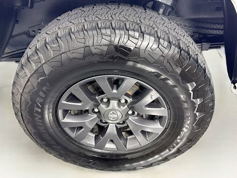 Used 2023 Toyota Tacoma SR5 AWD/4WD image 32