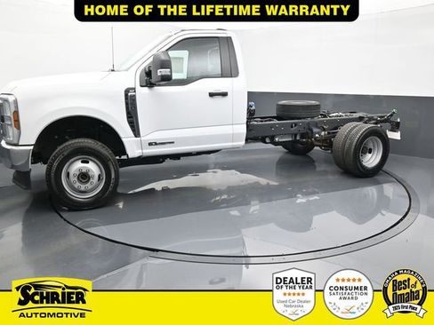 Used 2024 Ford F350 XLT image 3