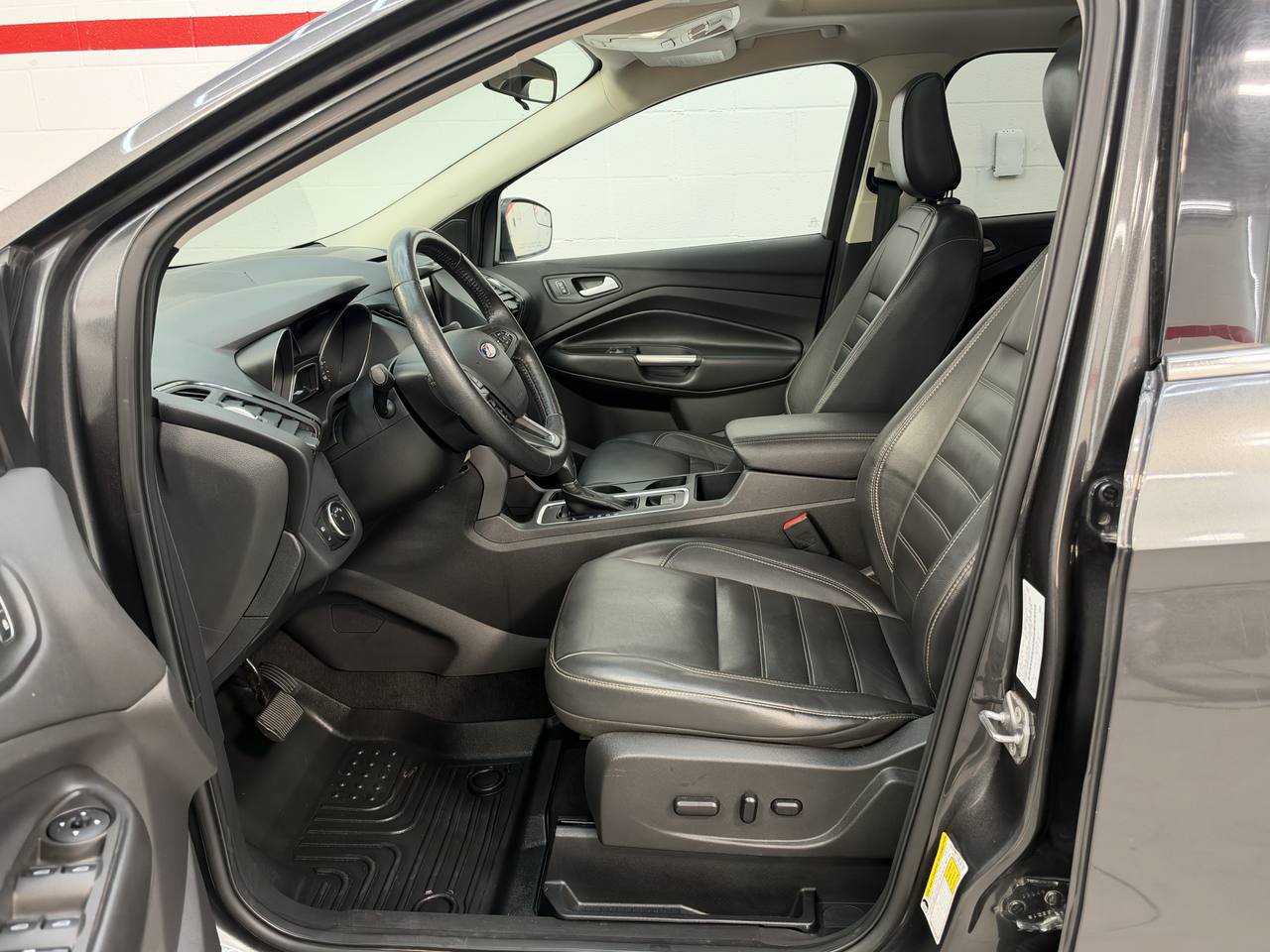 Used 2018 Ford Escape SEL AWD/4WD image 16
