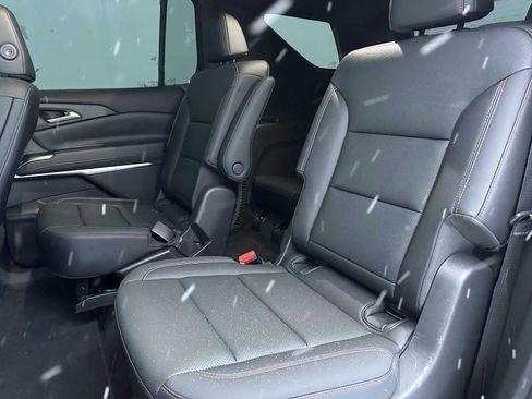 Used 2025 Chevrolet Traverse Z71 image 19
