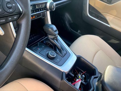 Used 2025 Toyota RAV4 LE AWD/4WD image 16