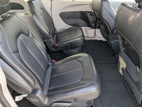 Used 2024 Chrysler Pacifica Touring-L image 27