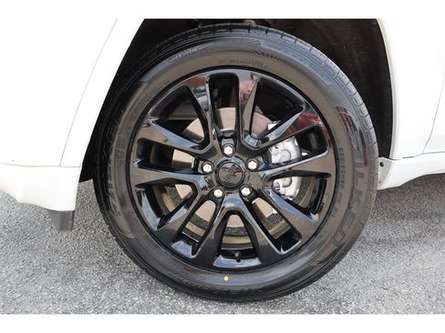 Used 2022 Jeep Grand Cherokee Laredo X AWD/4WD image 16