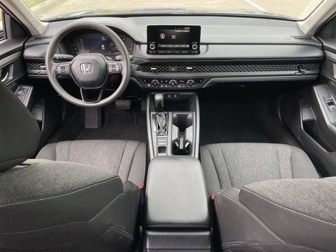 Used 2025 Honda Accord SE image 9