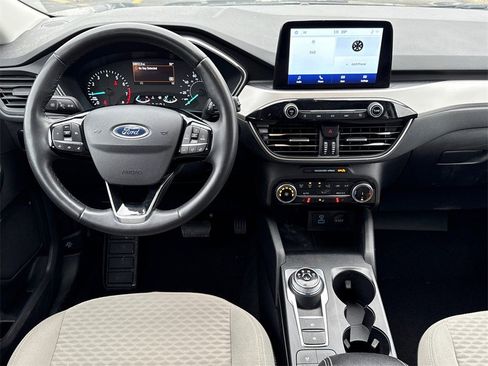 Used 2022 Ford Escape SE w/ Cold Weather Package image 17