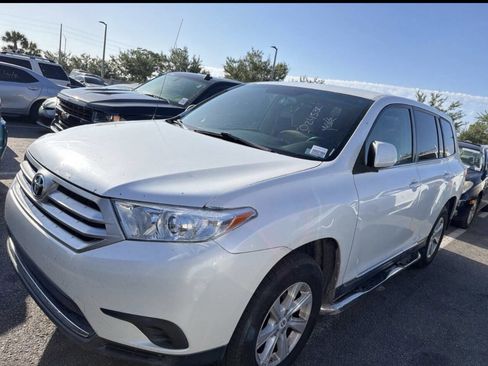 Used 2012 Toyota Highlander FWD image 1