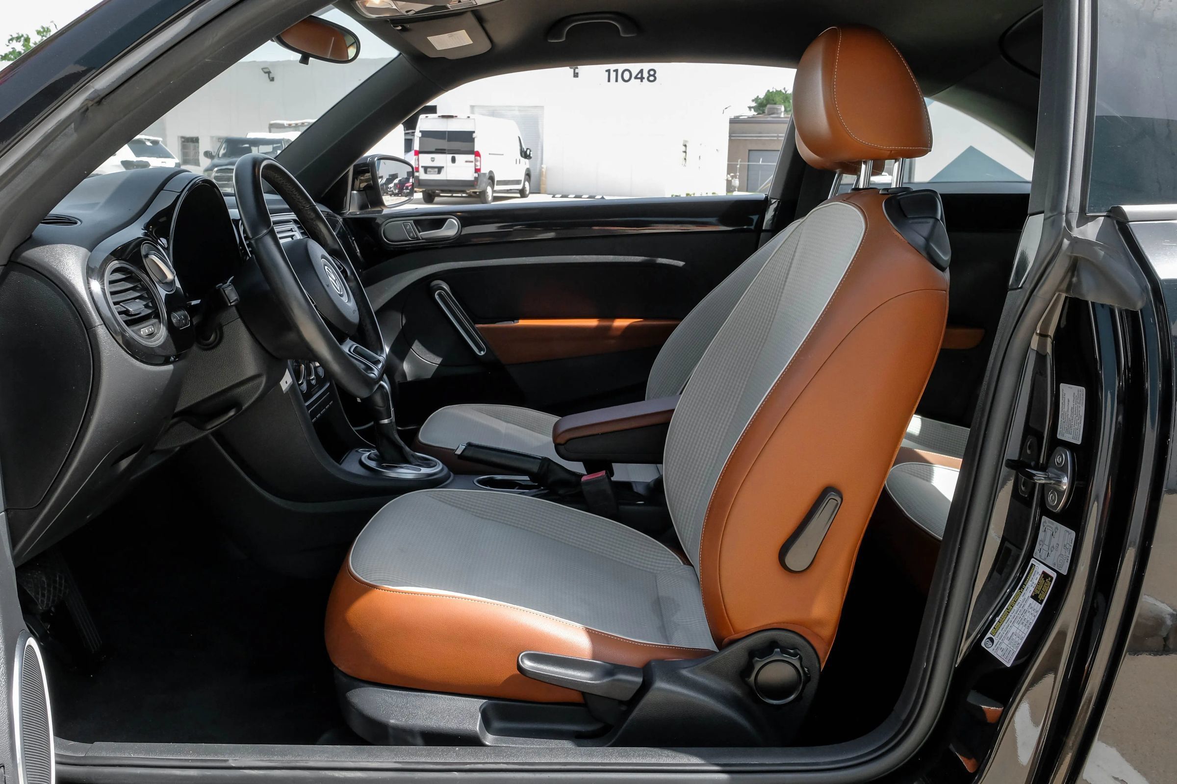 Used 2015 Volkswagen Beetle 1.8T Classic FWD image 4