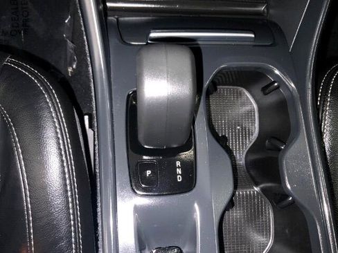 Used 2022 Volvo XC40 T4 Momentum image 16