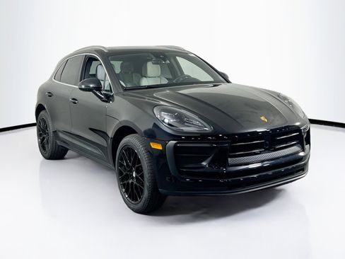Used 2023 Porsche Macan image 3