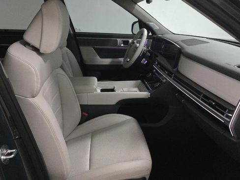 Used 2025 Hyundai Santa Fe Limited FWD image 6