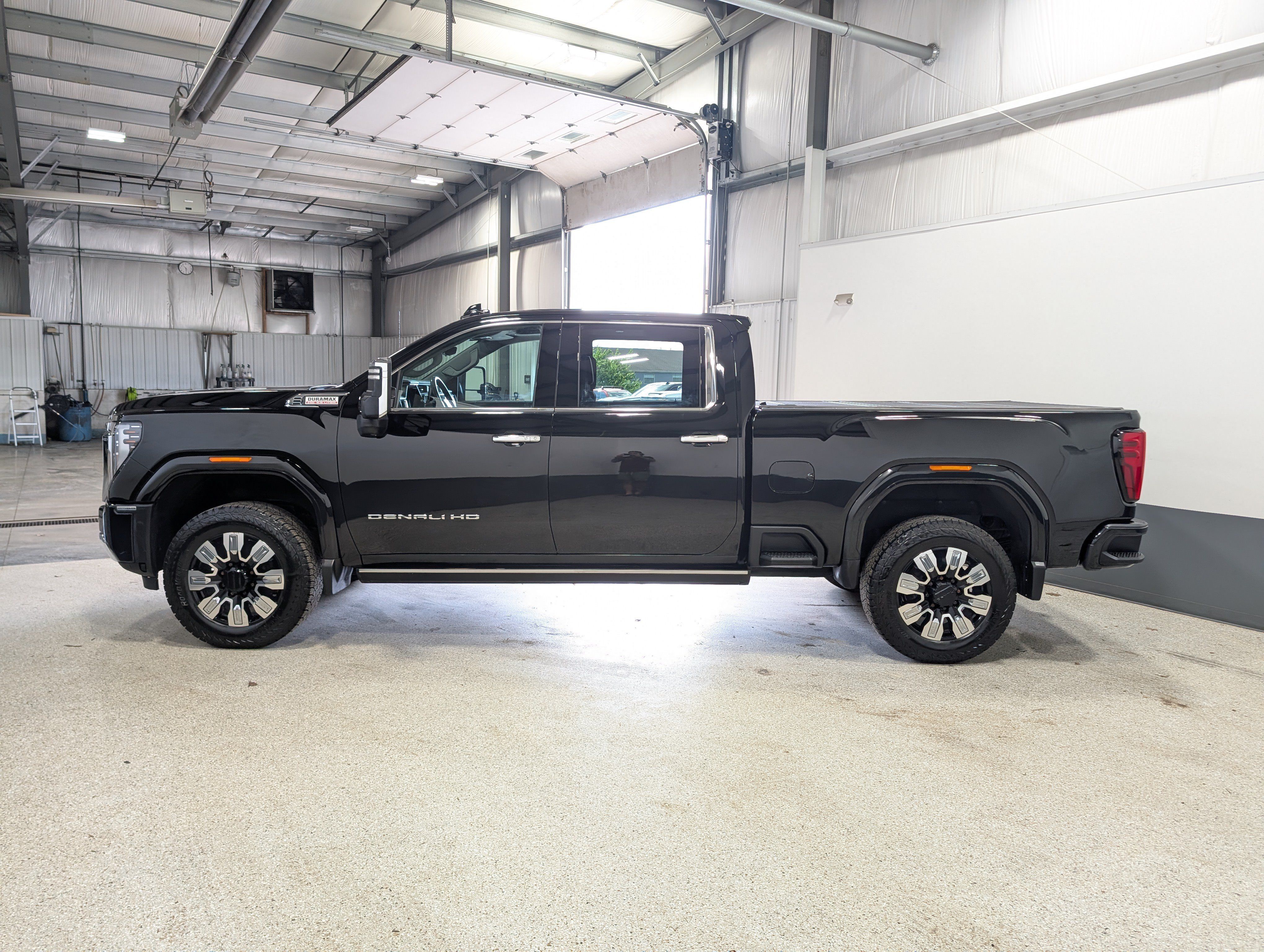 Used 2024 GMC Sierra 2500 Denali w/ Technology Package AWD/4WD image 5