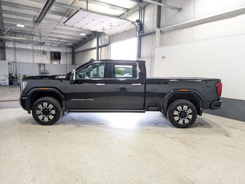 Used 2024 GMC Sierra 2500 Denali w/ Technology Package AWD/4WD image 5