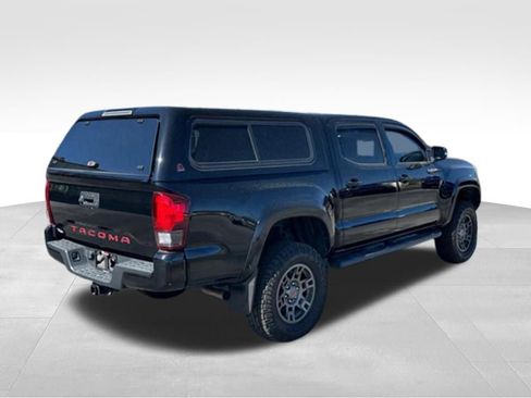 Used 2018 Toyota Tacoma TRD Sport image 7