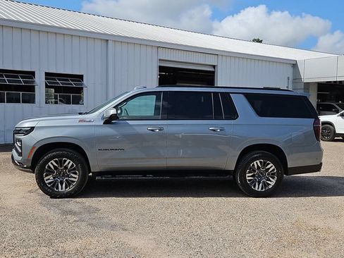 Used 2025 Chevrolet Suburban Z71 AWD/4WD image 42