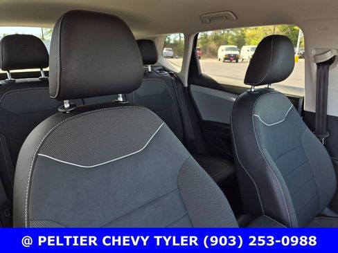 Used 2023 Volkswagen Taos SE w/ Black Wheel Package image 12