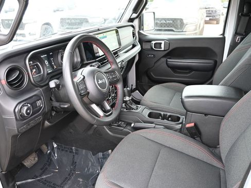 Used 2024 Jeep Wrangler Unlimited Rubicon AWD/4WD image 17