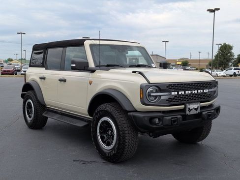 Certified 2025 Ford Bronco Badlands AWD/4WD image 2